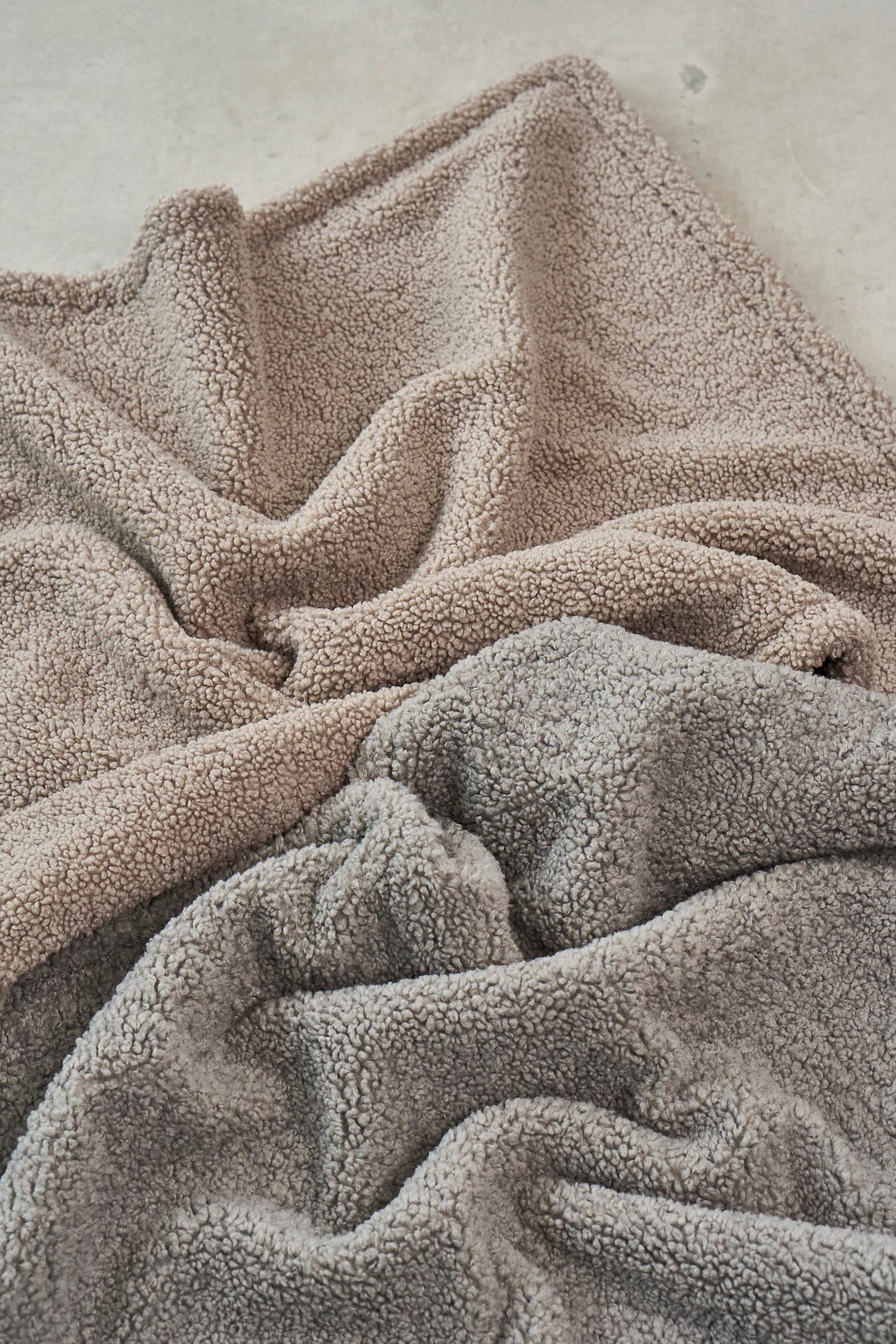 MiaCara Senso Hundedecke Greige Kiesel Teddydecke für Hunde Teddypluesch