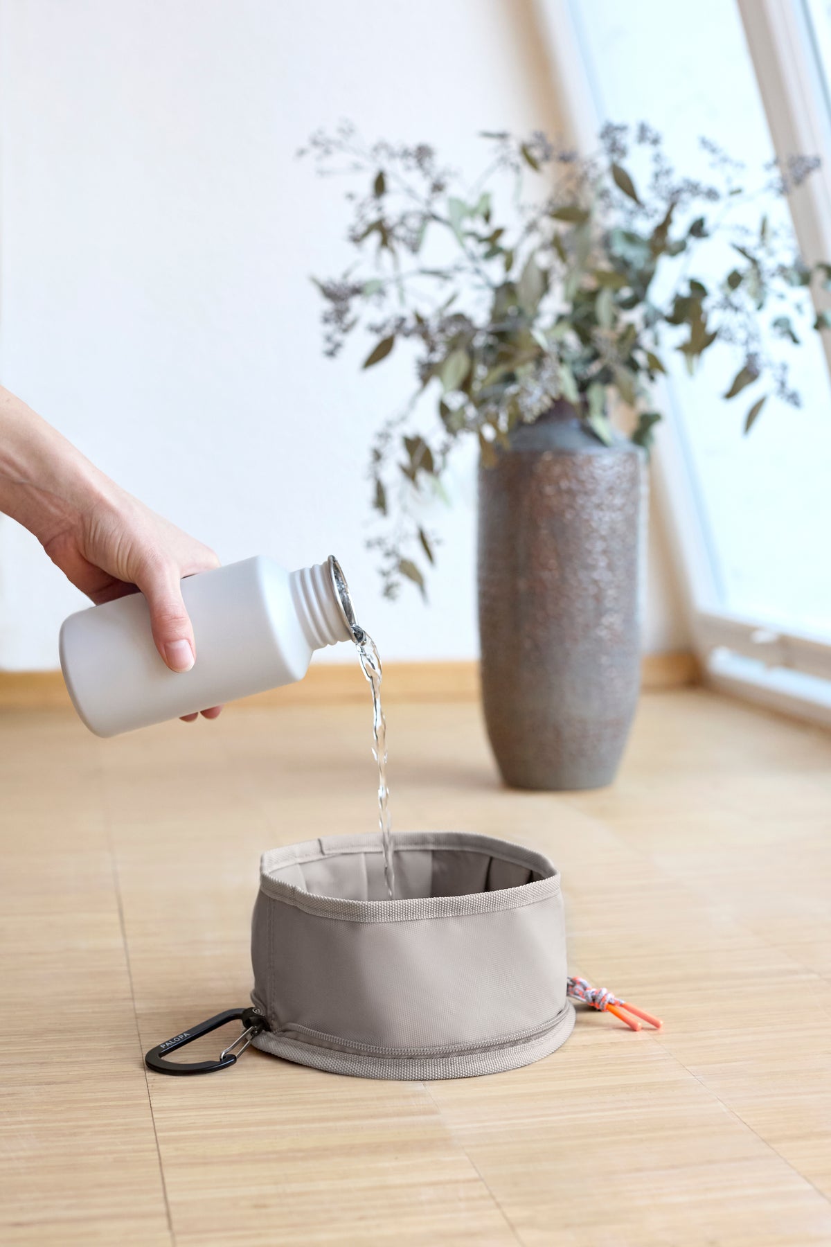 Dog Bowl To Go Tura Taupe Hundereisenapf Reisen mit Hund