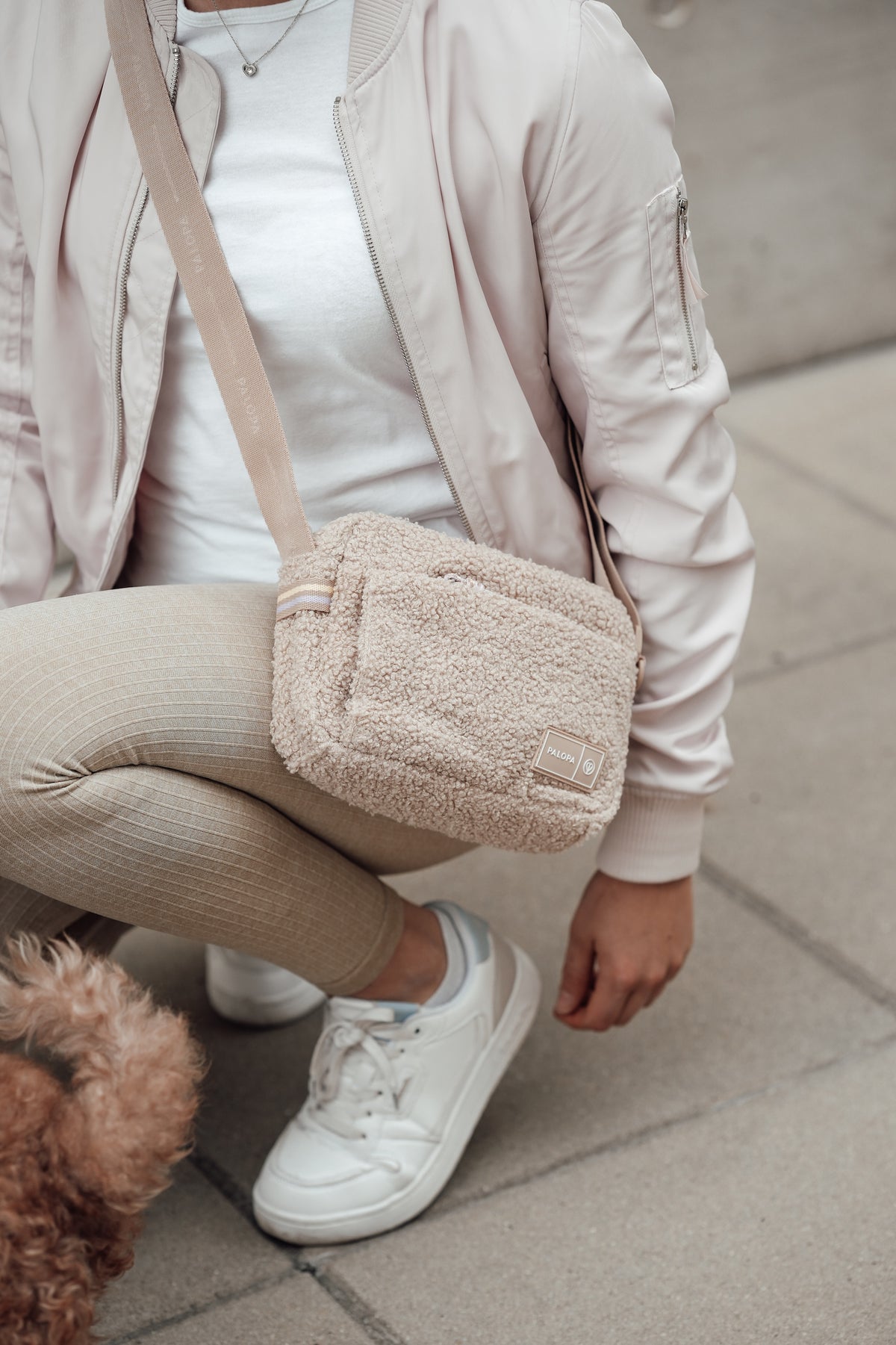PALOPA Square Bag Noka Teddy Fleece Gassitasche Umhängetasche