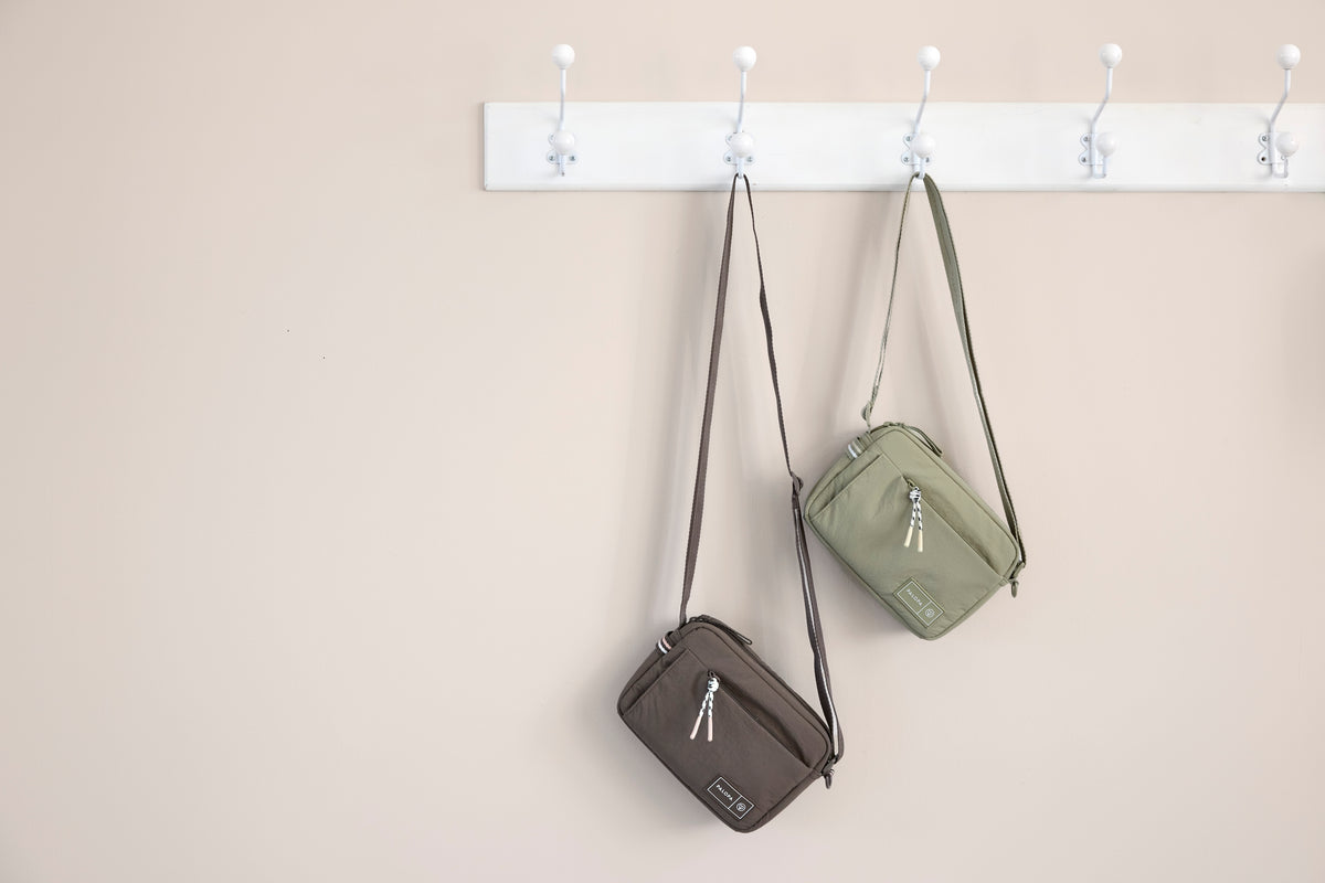 PALOPA Square Bag Noka Crinkled Chocolate Pale Olive Leckerlitasche