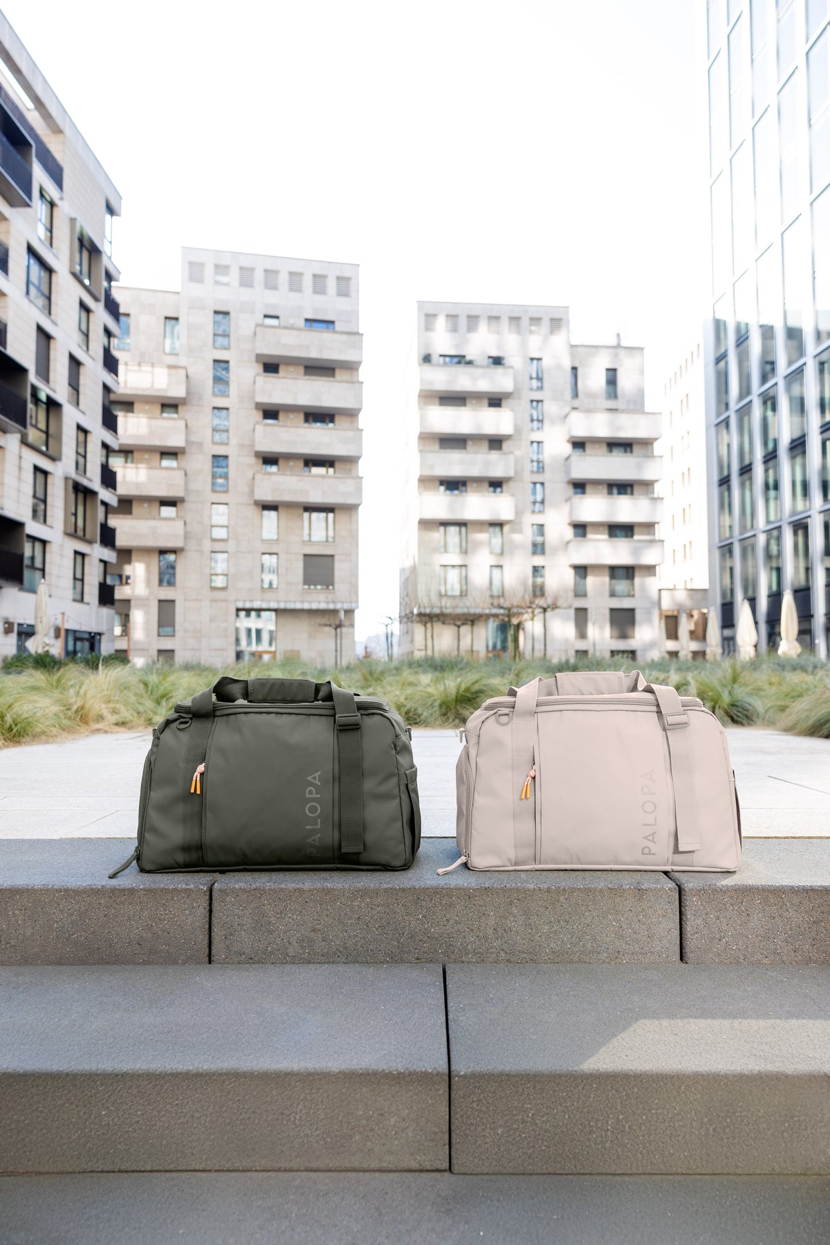 PALOPA Weekender Tokano Taupe Dunkelgrün Reisen mit Hund Reisetasche für Hunde Equipmenttasche Hund