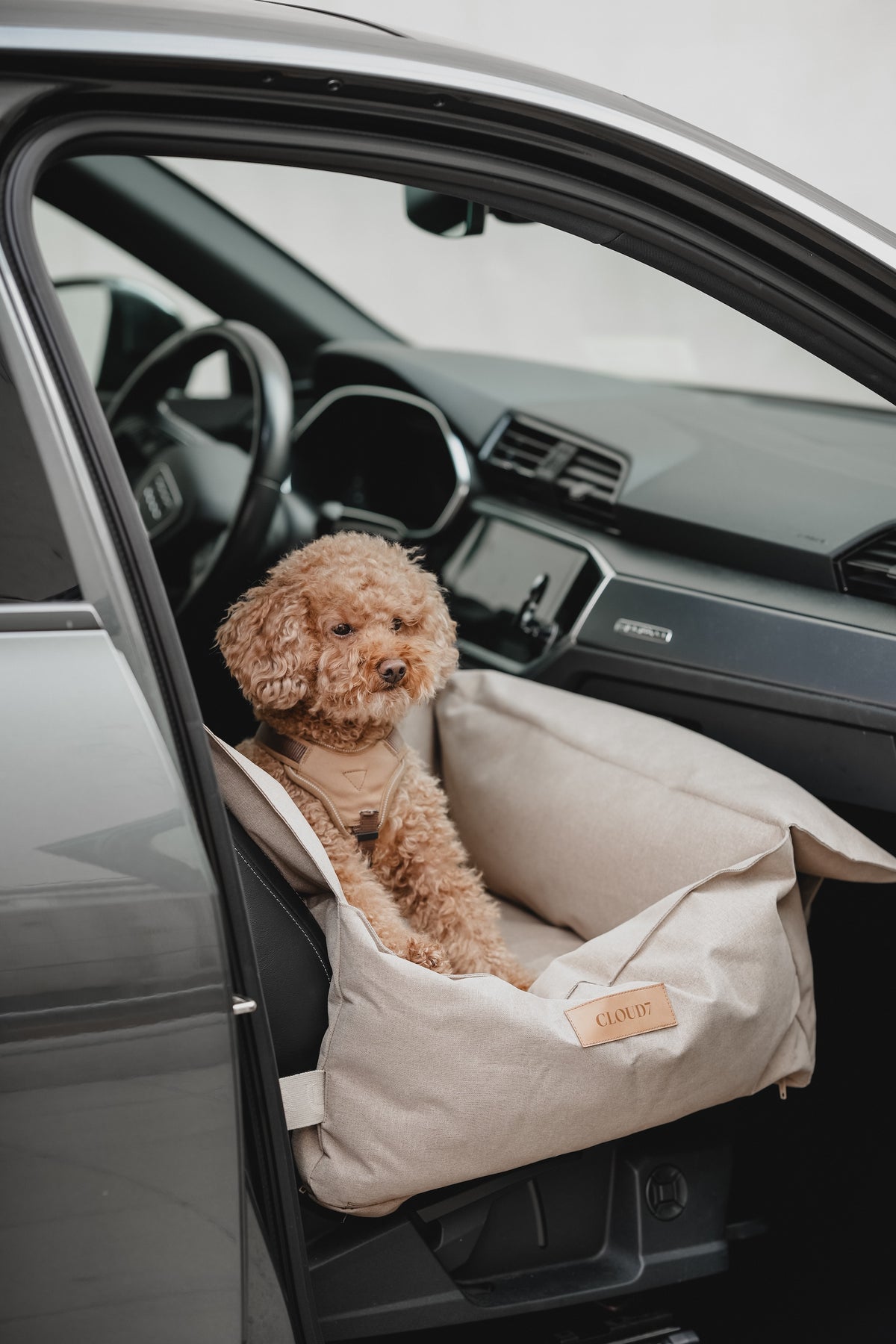 Cloud7 Hundeautositz Getaway Sand Reisebett für Hunde waschbar 