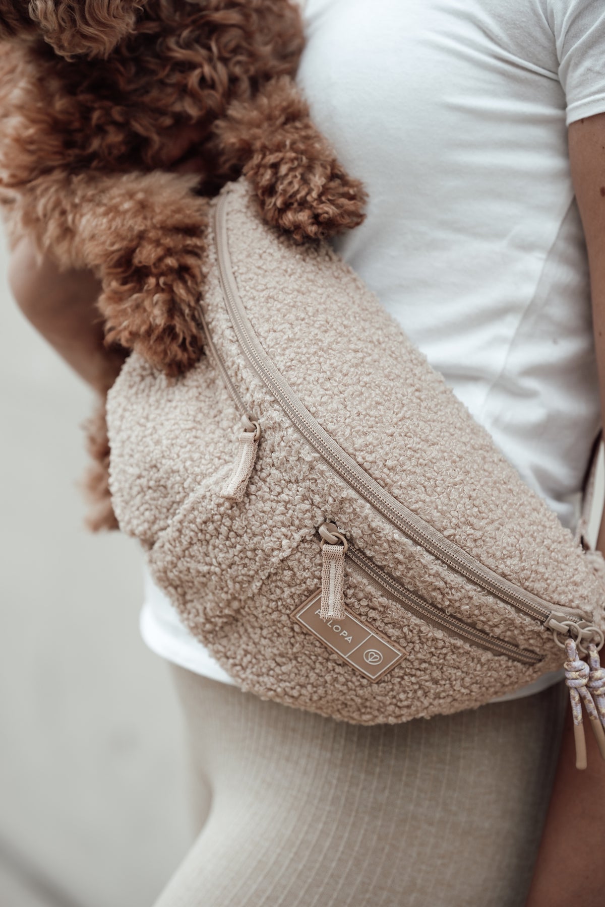 PALOPA Hunde Leckerlibeutel Emma Teddy Fleece Crossbody Bag Teddyfleece