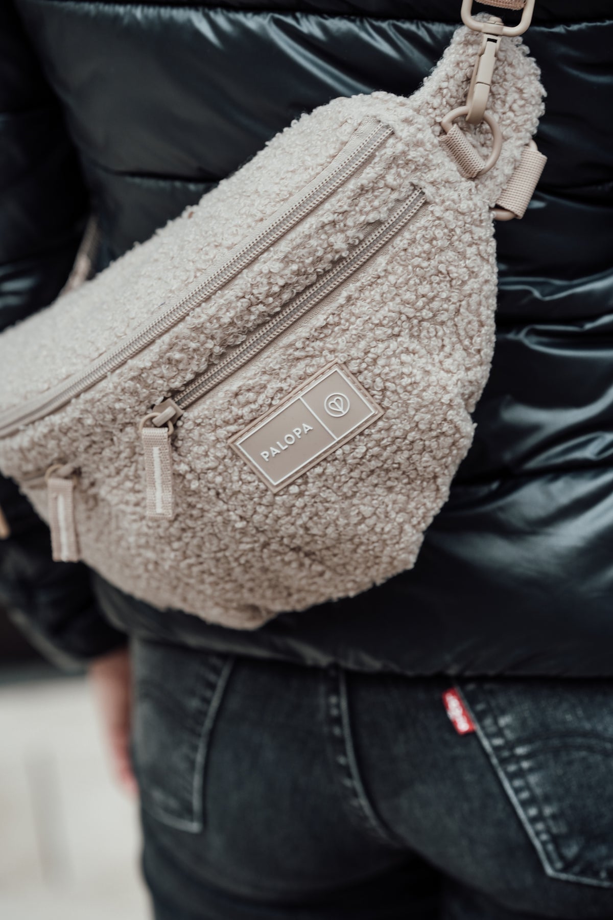 PALOPA Hunde Leckerlibeutel Emma Teddy Fleece Crossbody Bag zum Gassigehen
