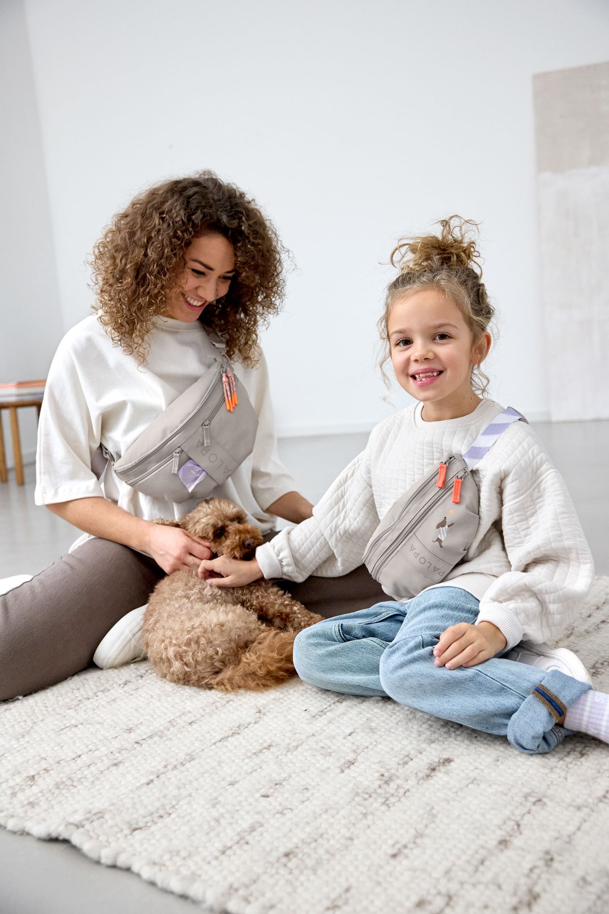 PALOPA Leckerlibeutel Mini Enja Taupe Leckerlitasche für Kinder 