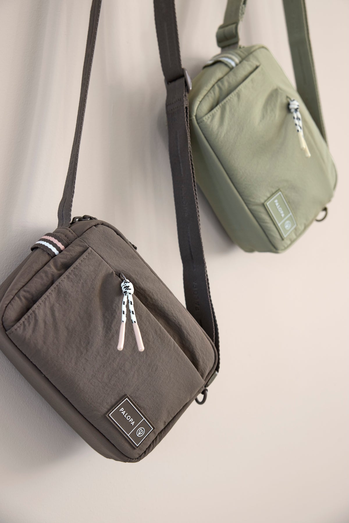 PALOPA Square Bag Noka Crinkled Chocolate Pale Olive Leckerlibeutel