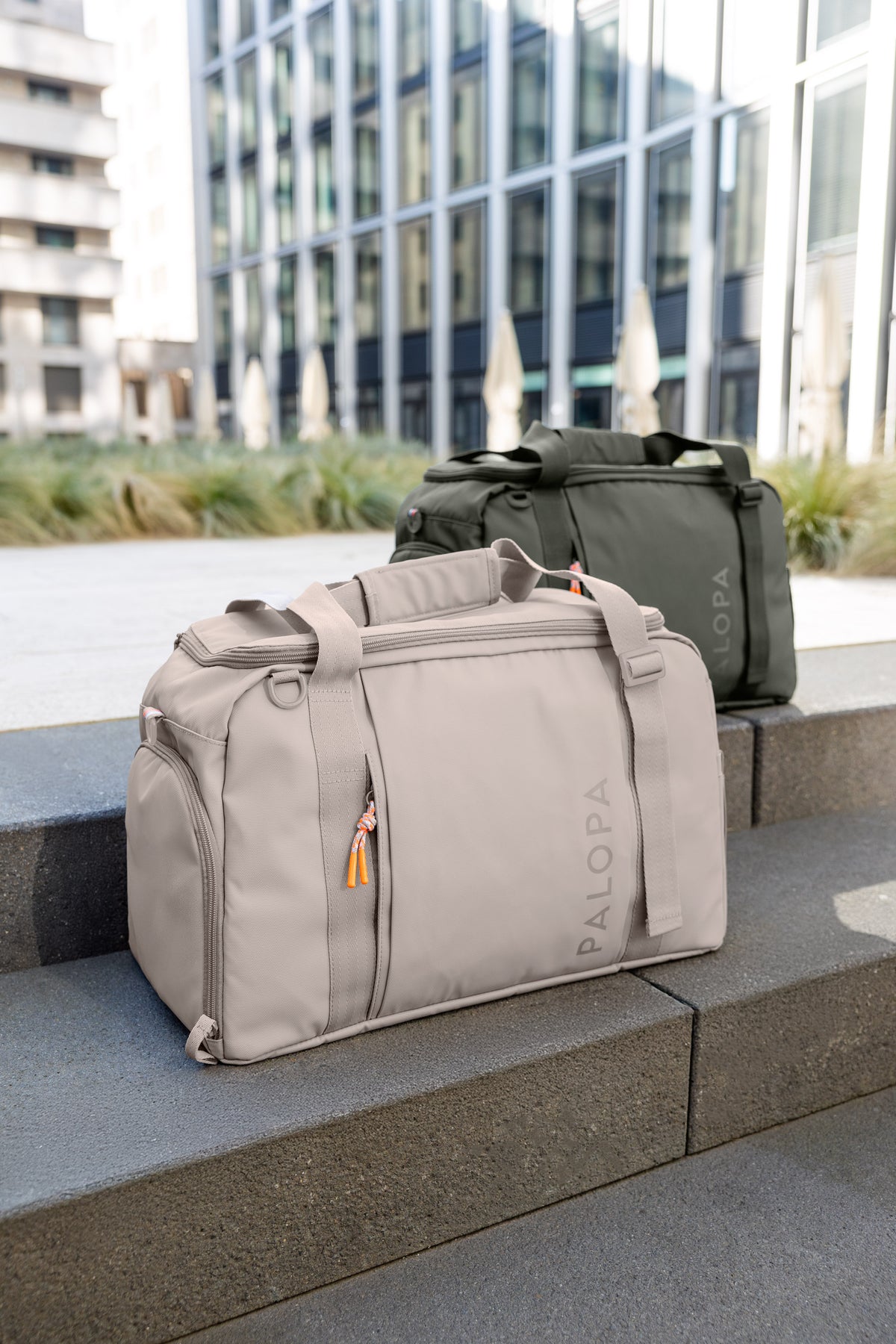 PALOPA Weekender Tokano Taupe Dunkelgrün Reisen mit Hund Reisetasche für Hunde Equipmenttasche Hund Tasche für Hunde 